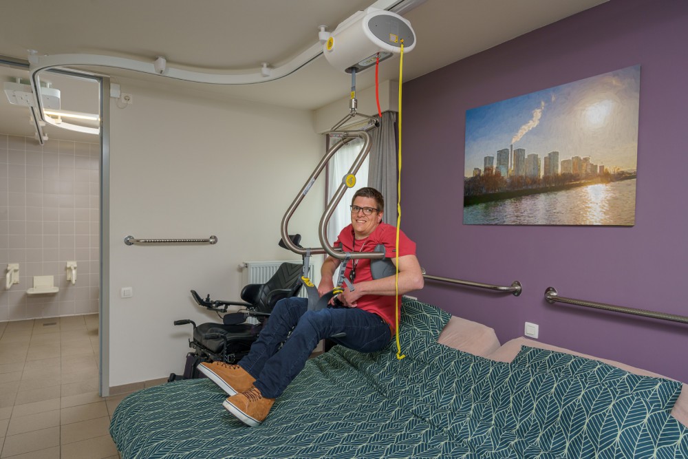 Ceiling motor ; Ceiling track rails ; Handi-Move Body Support® - Handi-Move Patient lift hoist