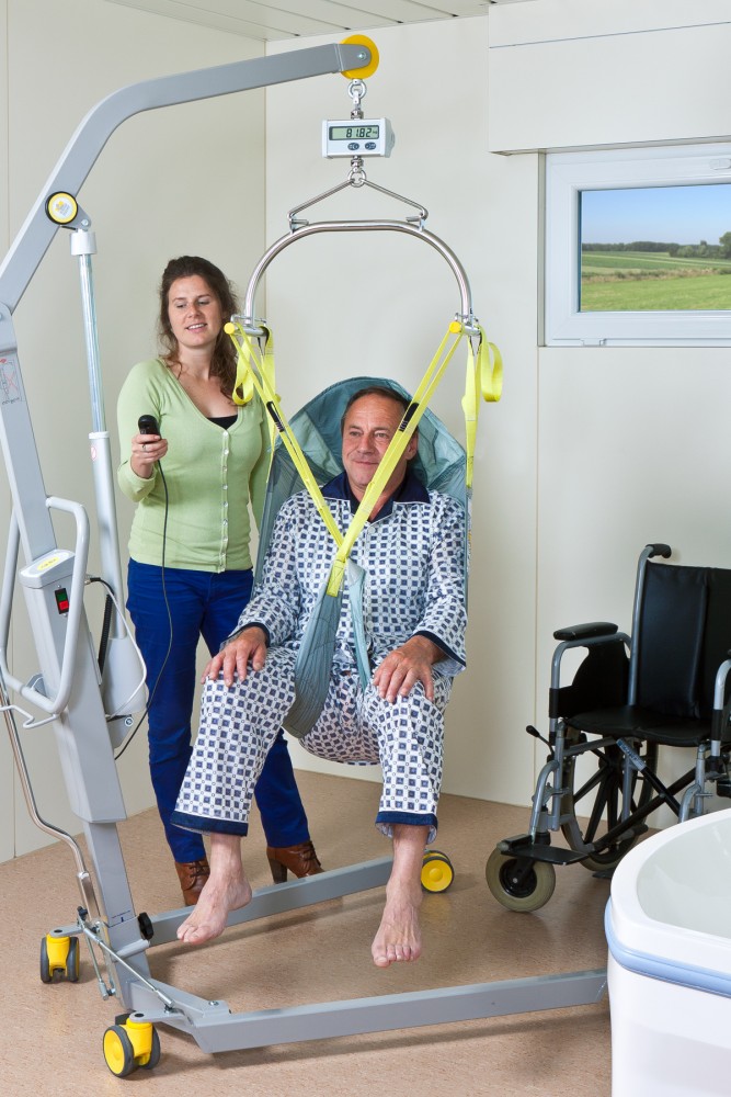 Mobile hoist 1640 ; DayLite Sling ; Combi spreader bar ; Digital scale - Handi-Move Patient lift hoist