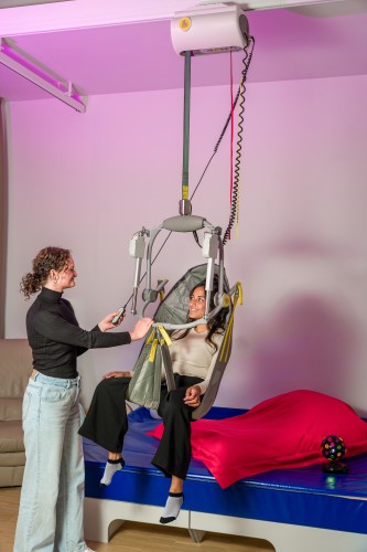 Ceiling lift - independent use ; Electric tilting spreader bar - Handi-Move Patient lift hoist
