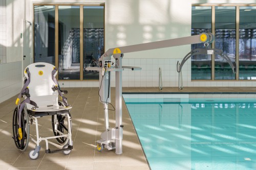 Mobile pool lift  - Handi-Move Patient lift hoist