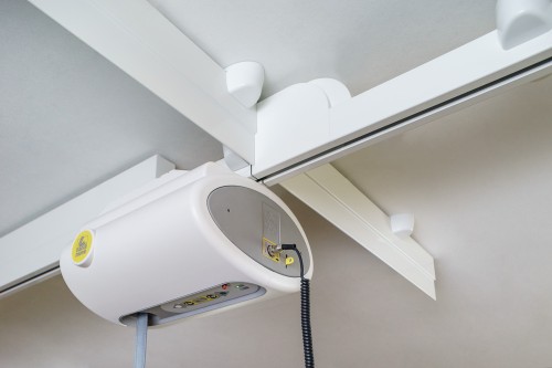 Ceiling track installations ; Traverse rail with connector - Handi-Move Lifting systems