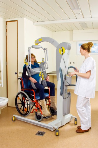 Mobile hoist '2600' (Victor) ; Mobile hoists with tilting spreader bar 2610 (Victor) ; Hygiene sling with head support ; Electric tilting spreader bar - Handi-Move Patient lift hoist