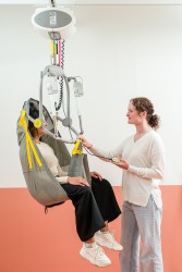 Ceiling lift - independent use ; Electric tilting spreader bar - Handi-Move Patient lift hoist