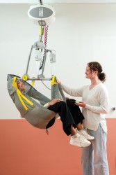 Ceiling lift - independent use ; Electric tilting spreader bar - Handi-Move Patient lift hoist