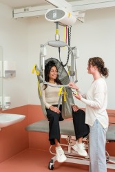 Ceiling lift - independent use ; Electric tilting spreader bar - Handi-Move Patient lift hoist
