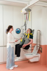 Ceiling lift - independent use ; Electric tilting spreader bar - Handi-Move Patient lift hoist