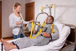 Wall lift ; Hygiene sling ; Standard spreader bar - Handi-Move Patient lift hoist