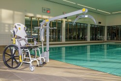 Mobile pool lift  - Handi-Move Patient lift hoist