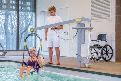 Mobile pool lift  - Handi-Move Patient lift hoist