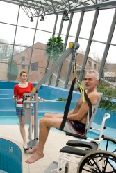 Mobile pool lift  ; Seat sling PVC ; Classic spreader bar - Handi-Move Patient lift hoist