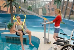 Mobile pool lift  ; Bathing sling ; Classic spreader bar - Handi-Move Lifting systems