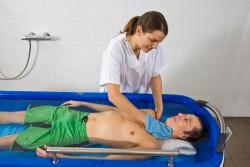 Shower-bathing trolley