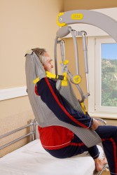 Mobile hoist 2600 (Victor) ; Mobile hoists with tilting spreader bar 2610 (Victor) ; Hygiene sling with head support ; Electric tilting spreader bar - Handi-Move Patient lift hoist