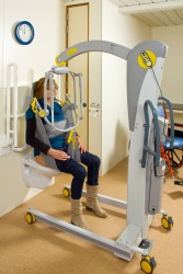 Mobile hoist 2600 (Victor) ; Mobile hoists with tilting spreader bar 2610 (Victor) ; Hygiene sling ; Hygiene sling with head support - Handi-Move Patient lift hoist