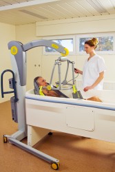 Mobile hoist 2600 (Victor) ; Mobile hoists with tilting spreader bar 2610 (Victor) ; Electric tilting spreader bar - Handi-Move Patient lift hoist