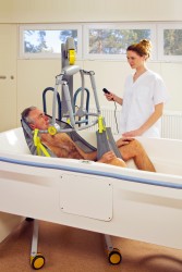 Mobile hoist '2600' (Victor) ; Mobile hoists with tilting spreader bar 2610 (Victor) ; Electric tilting spreader bar - Handi-Move Patient lift hoist