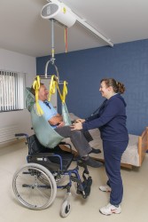 Ceiling motor ; DayLite Sling ; Standard spreader bar - Handi-Move Patient lift hoist