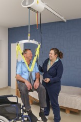 Ceiling motor ; Standard/contour sling ; Flat 2-points spreaderbar - Handi-Move Patient lift hoist