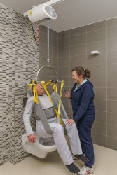 Ceiling lift - independent use ; Hygiene sling with head support ; Standard spreader bar - Handi-Move Patient lift hoist